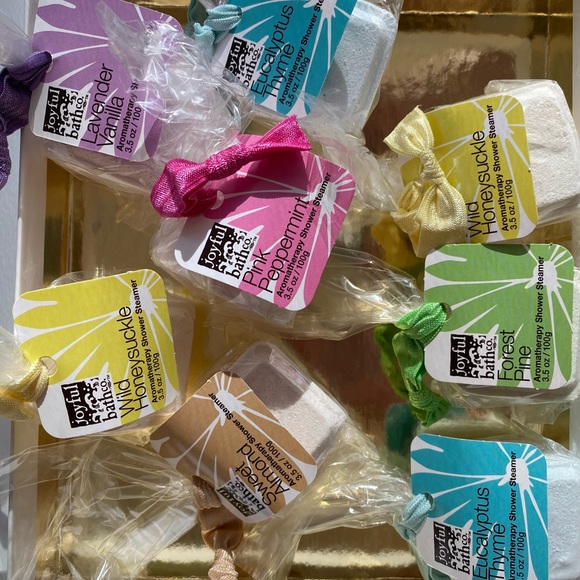 Joyful Bath Aromatherapy shower steamer, assorted, with hair tie. - Picture 3 of 4